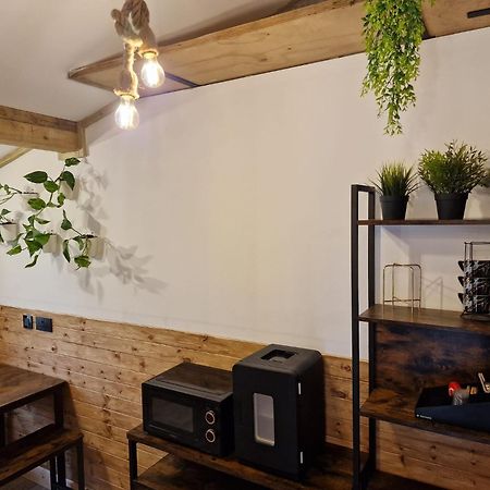 Two-Bedroom Cosy Country Lodge With Private Patio Greenhithe Eksteriør billede