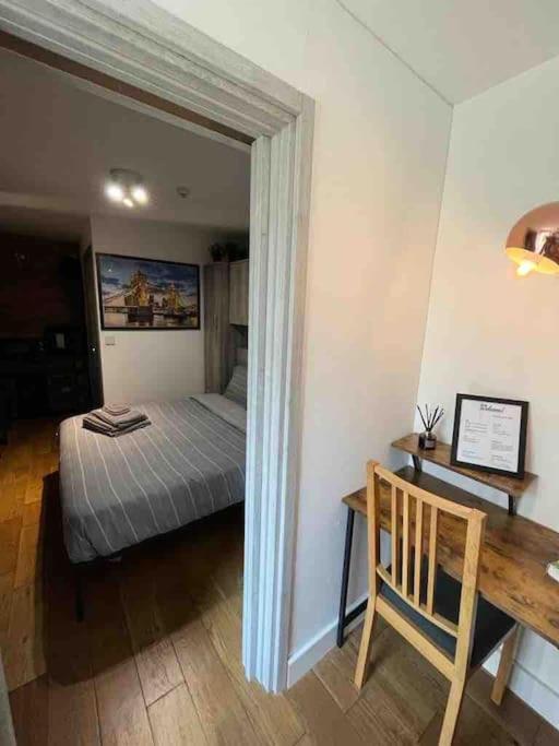 Two-Bedroom Cosy Country Lodge With Private Patio Greenhithe Eksteriør billede
