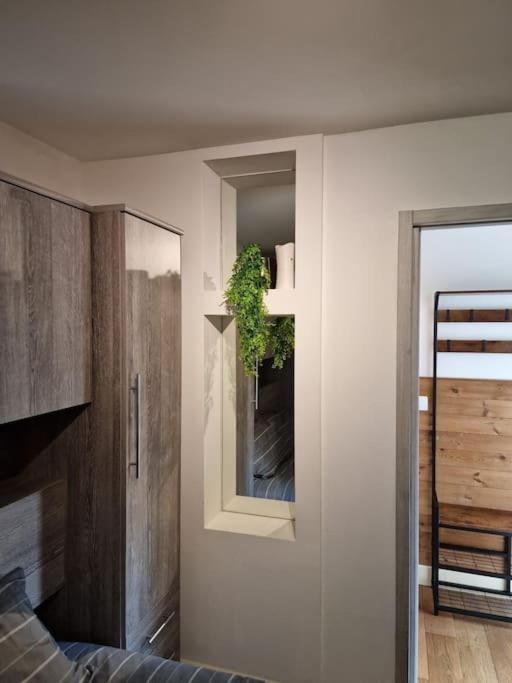 Two-Bedroom Cosy Country Lodge With Private Patio Greenhithe Eksteriør billede