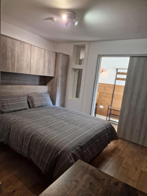 Two-Bedroom Cosy Country Lodge With Private Patio Greenhithe Eksteriør billede