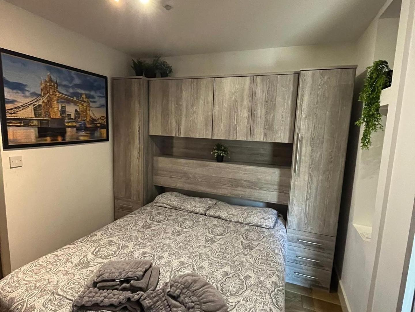 Two-Bedroom Cosy Country Lodge With Private Patio Greenhithe Eksteriør billede