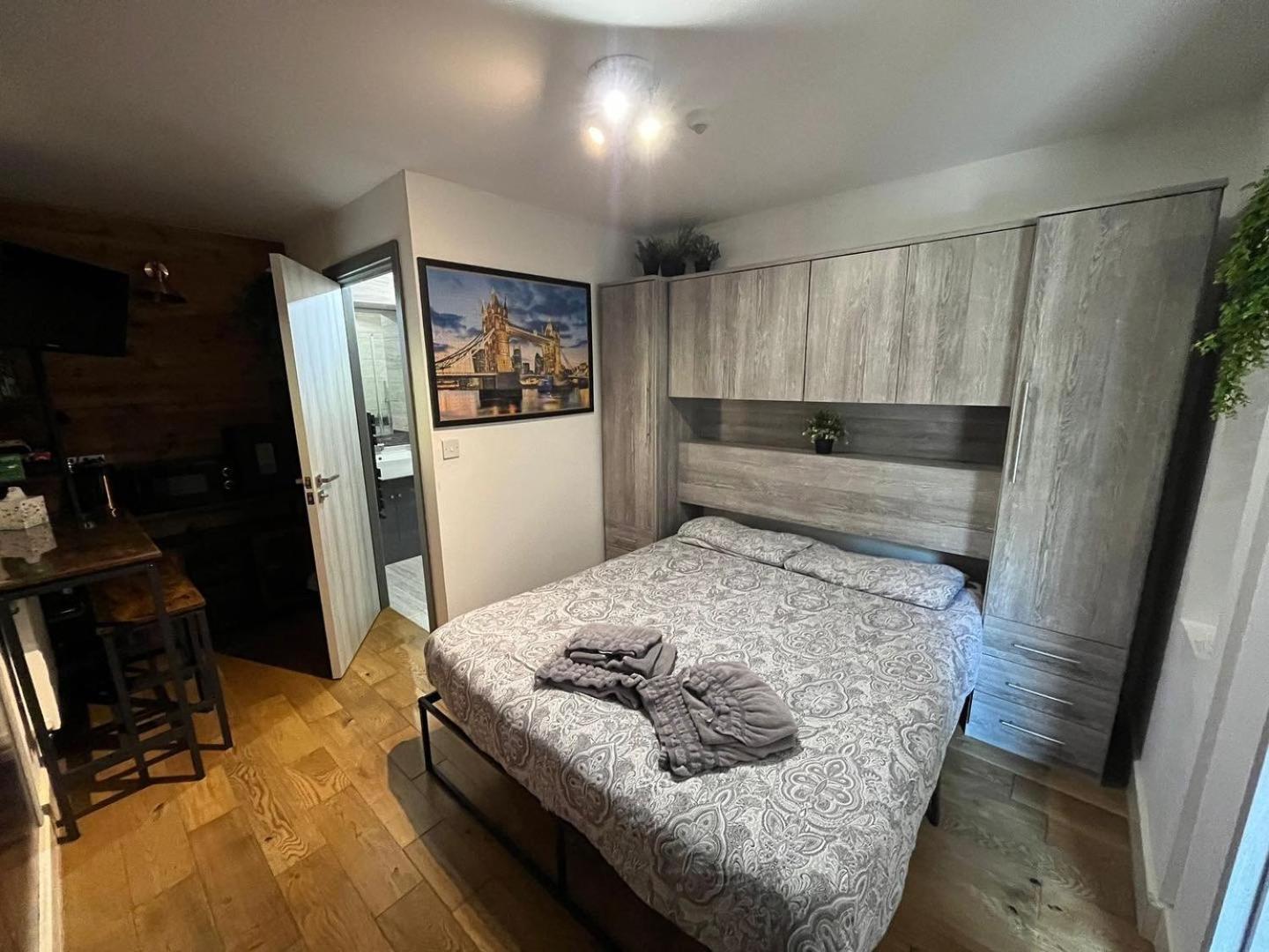 Two-Bedroom Cosy Country Lodge With Private Patio Greenhithe Eksteriør billede