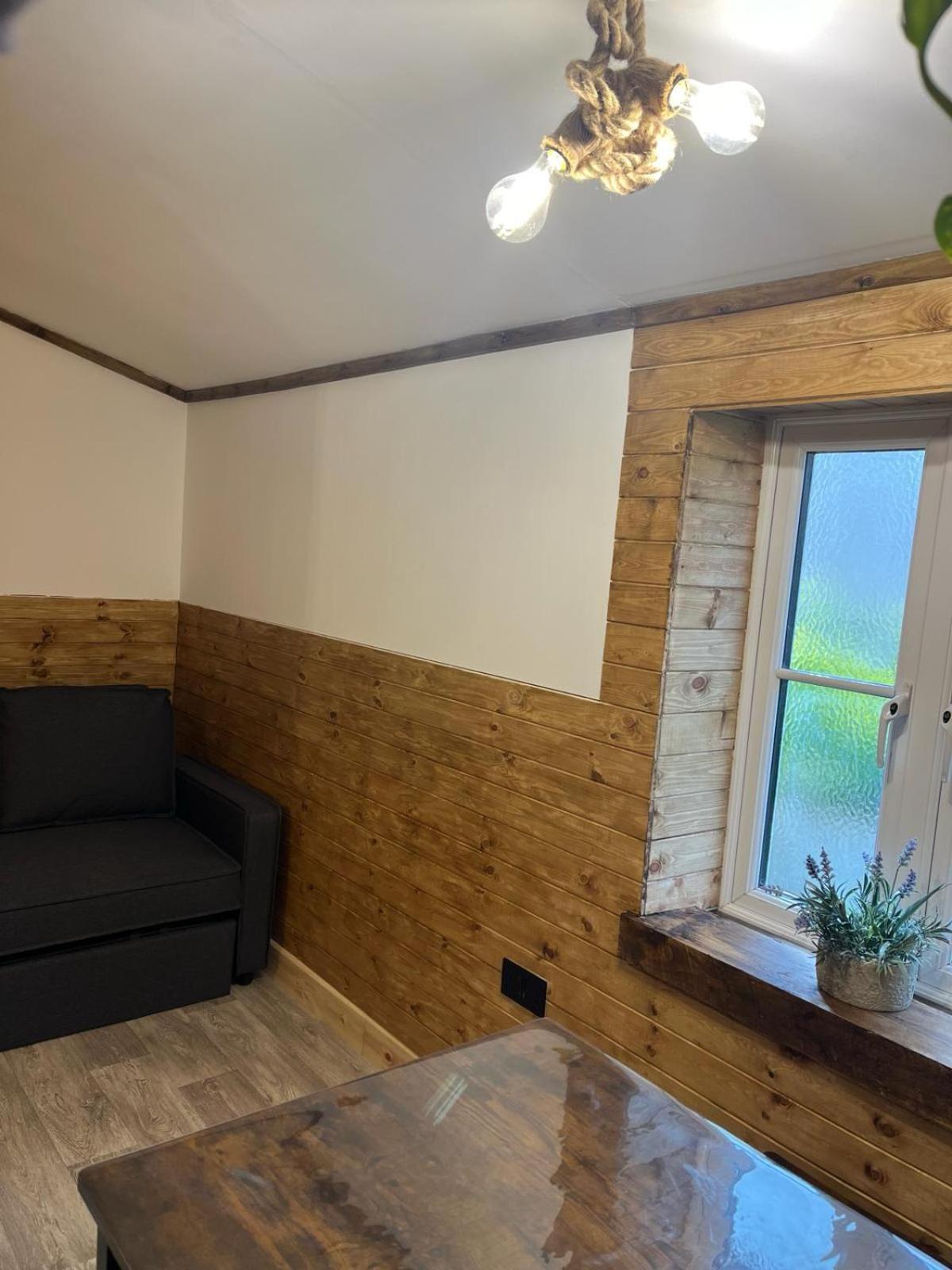 Two-Bedroom Cosy Country Lodge With Private Patio Greenhithe Eksteriør billede